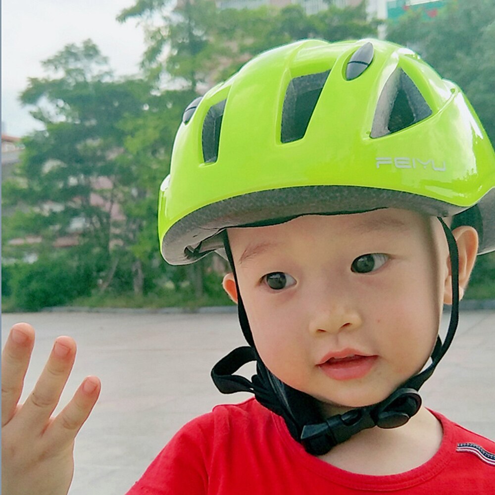 Integrally-molded Cycling Helmet for Kids.